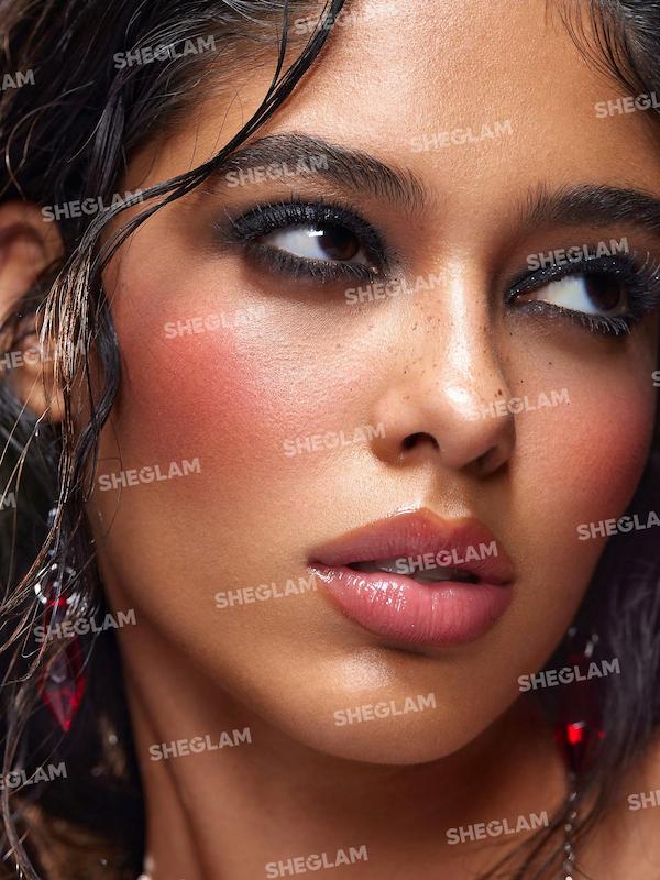 پالت هایلایتر رژگونه شیگلم از کالکشن Crimson Butterfly